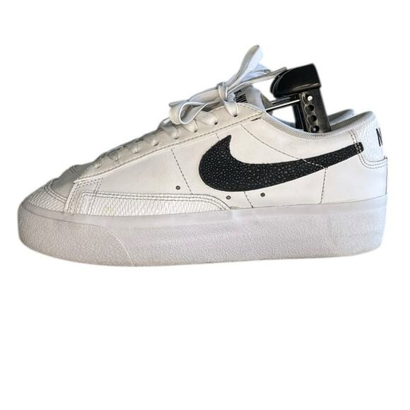 Womens Nike Blazer Low Platform DZ5210-100 Leather Sneaker Shoes Size 8.5 White - Picture 1 of 6